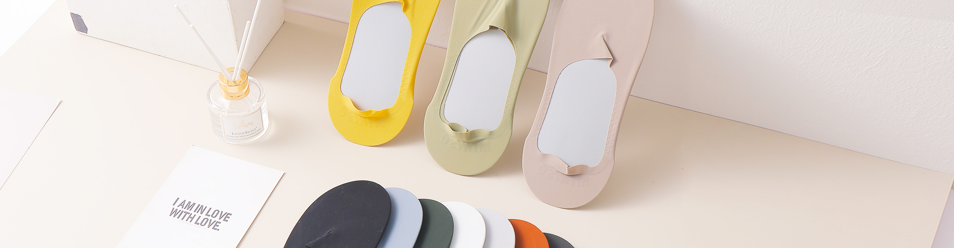 Jinhua Haosha Knitting Factory (formerly Yiwu Qianhong Knitting Co., Ltd.) was founded1997, moved to Jinhua2012renamed Jinhua Haosha Knitting Factory. It is a production-oriented enterprise specializingthe production of toe socks, boat socksother products